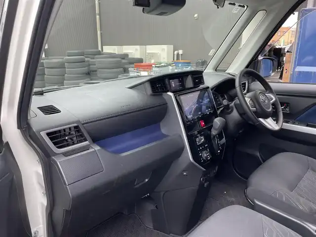 トヨタ ルーミー カスタムG－T 滋賀県 2020(令2)年 2.5万km パールホワイトⅢ 純正9インチナビ/【Bluetooth/CD/DVD/フルセグTV】/両側パワースライドドア/全方位カメラ/クルーズコントロール/クリアランスソナー/レーンディパーチャーアラート/衝突軽減ブレーキ/LEDヘッドライト/オートライト/オートマチックハイビーム/D/Nシートヒーター/ビルトインETC2.0/前後ドライブレコーダー/プッシュスタート/スマートキー/ステアリングリモコン
