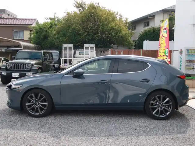 マツダ マツダ３ファストバック 20S Lパッケージ 千葉県 2019(令1)年 2.9万km ポリメタルグレーM ワンオーナー/令和1/2/3/4/5/6/7年ディーラー点検記録簿あり/純正ナビ/バックカメラ/AM/FM/CD/DVD/Bluetooth/フルセグTV/HDMI/黒革シート/前席シートヒーター /ビルトインETC/純正フロアマット/純正18インチAW/前方ドライブレコーダー/マツダレーダークルーズコントロール/レーンキープアシストシステム/ブラインドスポットモニタリング/アイドリングストップ/ステアリングヒーター/パドルシフト/LEDヘッドライト/電動パーキングブレーキ/オートホールド/ISOFIX対応シート/取扱説明書/保証書/スマートキー×2本