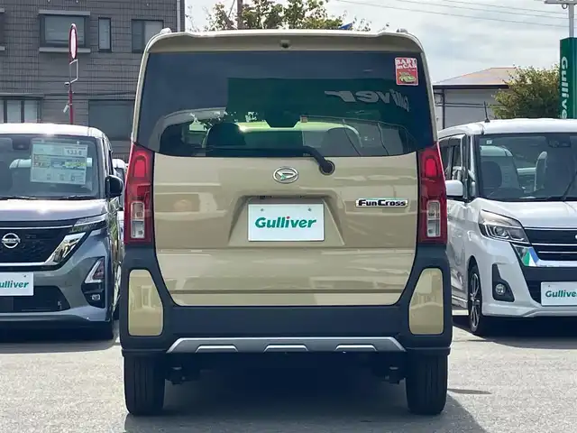 ダイハツ タント ファンクロス 静岡県 2022(令4)年 3.9万km ベージュ 純正ナビ(CD/DVD/BT/フルセグ)/バックカメラ/D席N席シートヒーター/両側パワースライドドア/ETC/エンジンスタートボタン/パワーステアリング/パワーウィンドウ/取扱説明書/アイドリングストップ/スマートキー/スペアキー１本/オートエアコン/USB入力端子/ベンチシート/純正フロアマット/布シート/ルーフレール/純正アルミホイール/ABS/横滑り防止装置/コーナーセンサー前後/レーンキープアシスト/盗難防止装置/オートライト/LEDヘッドライト/W+サイドエアバック/カーテンエアバック/衝突軽減システム