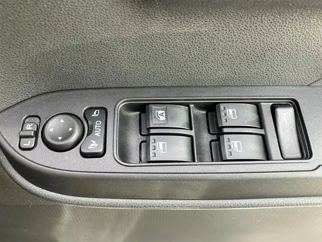 ダイハツ タント ファンクロス 静岡県 2022(令4)年 3.9万km ベージュ 純正ナビ(CD/DVD/BT/フルセグ)/バックカメラ/D席N席シートヒーター/両側パワースライドドア/ETC/エンジンスタートボタン/パワーステアリング/パワーウィンドウ/取扱説明書/アイドリングストップ/スマートキー/スペアキー１本/オートエアコン/USB入力端子/ベンチシート/純正フロアマット/布シート/ルーフレール/純正アルミホイール/ABS/横滑り防止装置/コーナーセンサー前後/レーンキープアシスト/盗難防止装置/オートライト/LEDヘッドライト/W+サイドエアバック/カーテンエアバック/衝突軽減システム