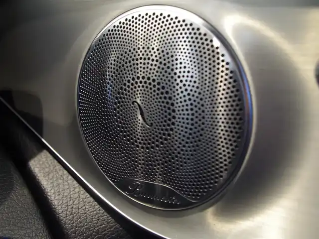 メルセデス・ベンツ ＧＬＣ２２０ d 4マチックスポーツ 本革 岐阜県 2019(平31)年 2.8万km オブシディアンブラック パノラミックスライディングルーフ/黒レザーシート/Burmesterサウンドシステム/純正HDDナビゲーション/フルセグテレビ/Bluetooth/レーダーセーフティパッケージ/アクティブブレーキアシスト (歩行者検知機能付)/PRESAFEプラス 被害軽減ブレーキ付後方衝突警告システム/PRESAFE アクティブレーンキーピングアシスト/アクティブブラインドスポットアシスト/アクティブディスタンスアシスト ディストロニック/アクティブステアリングアシスト/360°カメラシステム/ヘッドアップディスプレイ/アダプティブブレーキ　ホールド機能　ヒルスタートアシスト/アダプティブブレーキライト/クロスウインドアシスト/LEDインテリジェントライトシステム/アダプティブハイビームアシスト・プラス/アテンションアシスト/アクティブパーキングアシスト (縦列・並列駐車)/パーキングアシストリアビューカメラ