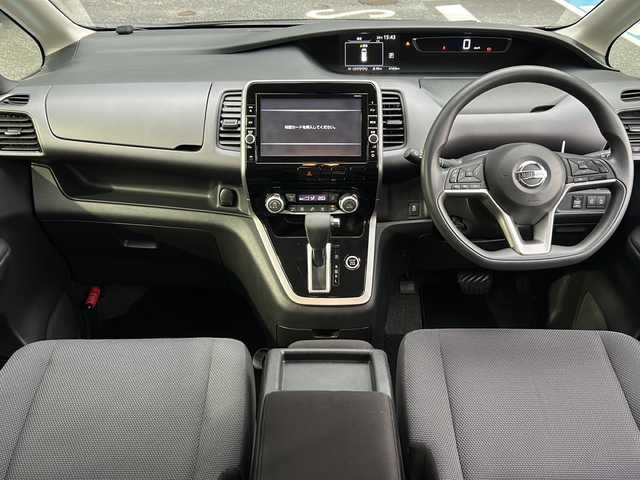 日産 セレナ X 広島県 2017(平29)年 4.8万km ダイヤモンドブラック 禁煙車/快適パック/・スーパーUVカット断熱グリーンガラス/・パーソナルテーブル/・カップホルダー12個/・USB電源ソケット/・セカンドシート 超ロングスライド＋横スライド/・サードシートスライド/・シートバックフック/・シートバックポケット/エマージェンシーブレーキ/車線逸脱警報/純正9型ナビ（MM516D-L）/・フルセグ/CD/DVD/Blu-ray/Bluetooth/バックカメラ/純正フリップダウンモニター/両側パワースライドドア/ステアリングスイッチ/社外前後ドライブレコーダー/ETC/純正15インチホイール/Wエアバック