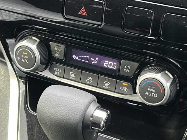 日産 セレナ X 広島県 2017(平29)年 4.8万km ダイヤモンドブラック 禁煙車/快適パック/・スーパーUVカット断熱グリーンガラス/・パーソナルテーブル/・カップホルダー12個/・USB電源ソケット/・セカンドシート 超ロングスライド＋横スライド/・サードシートスライド/・シートバックフック/・シートバックポケット/エマージェンシーブレーキ/車線逸脱警報/純正9型ナビ（MM516D-L）/・フルセグ/CD/DVD/Blu-ray/Bluetooth/バックカメラ/純正フリップダウンモニター/両側パワースライドドア/ステアリングスイッチ/社外前後ドライブレコーダー/ETC/純正15インチホイール/Wエアバック