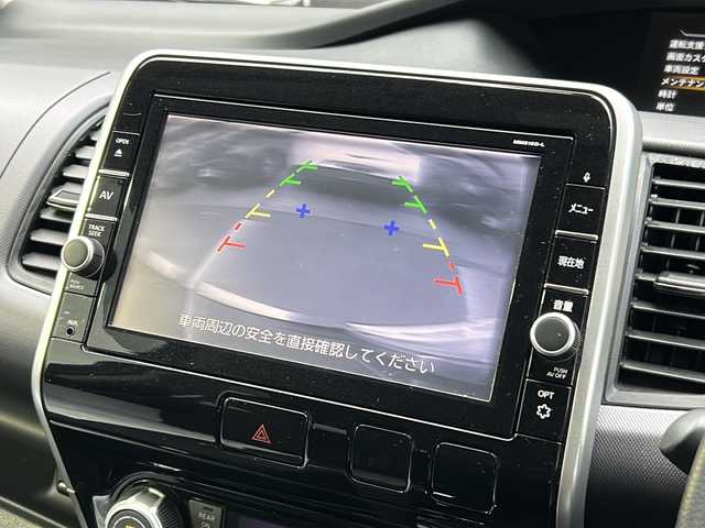 日産 セレナ X 広島県 2017(平29)年 4.8万km ダイヤモンドブラック 禁煙車/快適パック/・スーパーUVカット断熱グリーンガラス/・パーソナルテーブル/・カップホルダー12個/・USB電源ソケット/・セカンドシート 超ロングスライド＋横スライド/・サードシートスライド/・シートバックフック/・シートバックポケット/エマージェンシーブレーキ/車線逸脱警報/純正9型ナビ（MM516D-L）/・フルセグ/CD/DVD/Blu-ray/Bluetooth/バックカメラ/純正フリップダウンモニター/両側パワースライドドア/ステアリングスイッチ/社外前後ドライブレコーダー/ETC/純正15インチホイール/Wエアバック