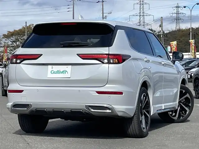 三菱 アウトランダー ＰＨＥＶ P 道央・札幌 2022(令4)年 4.2万km ホワイトダイヤモンド ４WD/ワンオーナー/プラグインハイブリッド/寒冷地仕様/サンルーフ/BOSEサウンドシステム/純正メーカーナビ/AM/FM/BT/フルセグ/スポーティパッケージ/衝突被害軽減ブレーキ/横滑り防止装置/アダプティブクルーズコントロール/ヒルディセントコントロール/レーンキープアシスト/クリアランスソナー/アラウンドビューモニター/ビルトインETC/自動防眩ミラー/DRIVEMODE切替/EVMODE/ワイパーデアイサー/パワーバックドア/前席パワーシート/前席メモリーシート/前席/２列目シートヒーター/レザーシート/革巻きステアリング/ステアリングリモコン/パドルシフト/ハンドルヒーター/AC100V/電動パーキング/オートブレーキホールド/プッシュスタート/スマートキー/LEDヘッドライト/オートライト/フォグランプ/電動格納ミラー/ウィンカーミラー/純正フロアマット/社外グリル（純正グリル積み込み）