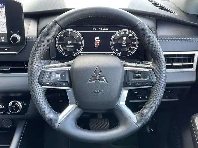 三菱 アウトランダー ＰＨＥＶ P 道央・札幌 2022(令4)年 4.2万km ホワイトダイヤモンド ４WD/ワンオーナー/プラグインハイブリッド/寒冷地仕様/サンルーフ/BOSEサウンドシステム/純正メーカーナビ/AM/FM/BT/フルセグ/スポーティパッケージ/衝突被害軽減ブレーキ/横滑り防止装置/アダプティブクルーズコントロール/ヒルディセントコントロール/レーンキープアシスト/クリアランスソナー/アラウンドビューモニター/ビルトインETC/自動防眩ミラー/DRIVEMODE切替/EVMODE/ワイパーデアイサー/パワーバックドア/前席パワーシート/前席メモリーシート/前席/２列目シートヒーター/レザーシート/革巻きステアリング/ステアリングリモコン/パドルシフト/ハンドルヒーター/AC100V/電動パーキング/オートブレーキホールド/プッシュスタート/スマートキー/LEDヘッドライト/オートライト/フォグランプ/電動格納ミラー/ウィンカーミラー/純正フロアマット/社外グリル（純正グリル積み込み）