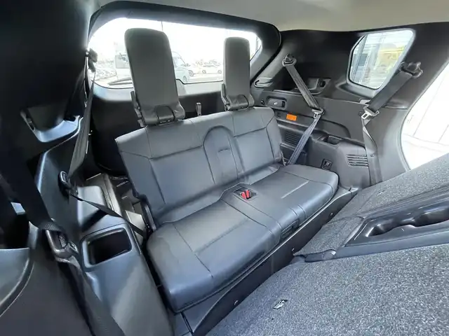 三菱 アウトランダー ＰＨＥＶ P 道央・札幌 2022(令4)年 4.2万km ホワイトダイヤモンド ４WD/ワンオーナー/プラグインハイブリッド/寒冷地仕様/サンルーフ/BOSEサウンドシステム/純正メーカーナビ/AM/FM/BT/フルセグ/スポーティパッケージ/衝突被害軽減ブレーキ/横滑り防止装置/アダプティブクルーズコントロール/ヒルディセントコントロール/レーンキープアシスト/クリアランスソナー/アラウンドビューモニター/ビルトインETC/自動防眩ミラー/DRIVEMODE切替/EVMODE/ワイパーデアイサー/パワーバックドア/前席パワーシート/前席メモリーシート/前席/２列目シートヒーター/レザーシート/革巻きステアリング/ステアリングリモコン/パドルシフト/ハンドルヒーター/AC100V/電動パーキング/オートブレーキホールド/プッシュスタート/スマートキー/LEDヘッドライト/オートライト/フォグランプ/電動格納ミラー/ウィンカーミラー/純正フロアマット/社外グリル（純正グリル積み込み）