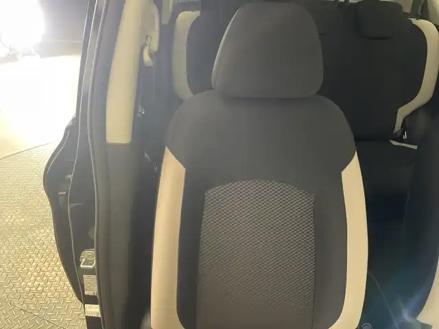 日産 ノート X Vセレクション 栃木県 2020(令2)年 1.1万km スーパーブラック 純正ディスプレイオーディオ/（Bluetooth/AppleCarPlay/AndoroidAuto）/バックカメラ/コーナーセンサー/ETC/禁煙車/オートライト/LEDヘッドライト/横滑り防止装置/スマートキー/プッシュスタート/アイドリングストップ/ステアリングスイッチ/電動格納ミラー/純正フロアマット/ドアバイザー