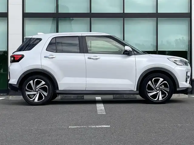 トヨタ ライズ Z 和歌山県 2020(令2)年 8万km シャイニングホワイトパール 純正9インチディスプレイオーディオ/全方位カメラ/衝突軽減ブレーキ/レーダークルコン/前後コーナーセンサー/オートライト/ドラレコ/ETC/レーダー探知機（TZ-R001A)/シートヒーター/LEDヘッドライト/フロント・リアフォグランプ/純正17インチアルミ/純正フロアマット