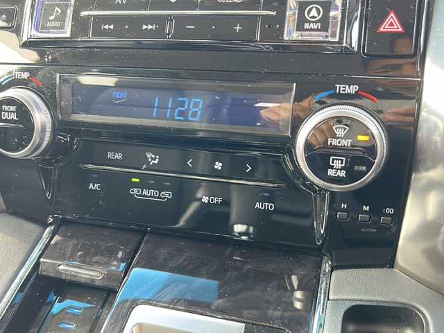 トヨタ アルファード S Cパッケージ 愛媛県 2018(平30)年 3.4万km ホワイトパールクリスタルシャイン モデリスタエアロ/車検R9年9月/登録時34025km/ALPINE10インチナビ/（Bluetooth/フルセグTV/AUX/USB入力端子）/バックカメラ/両側電動スライドドア/パワーバックドア/トヨタセーフティセンス/・レーンキープアシスト/・プリクラッシュセーフティ/・ハイビームアシスト/・レーダークルーズコントロール/ビルトインETC/LEDヘッドライト/オートマチックハイビーム/コーナーセンサー/パワーシート/ドライブレコーダー/ローダウンサス/オットマン/黒本革シート/シートヒーター/エアシート/純正18インチAW/ローダウン