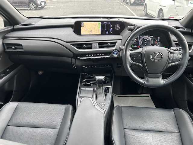 レクサス ＵＸ 250h バージョンL 大阪府 2019(平31)年 3.7万km ソニッククォーツ 純正10.3インチメモリーナビ/フルセグ/バックカメラ/ハンズフリーパワーバックドア/レクサスセーフティ/ブラインドスポットモニター/レーダークルーズコントロール/レーンキープアシスト/プリクラッシュセーフティ/ハイビームアシスト/黒本革シート/シートヒーター/ベンチレーション/パワーシート/3眼LEDオートヘッドライト/スマートキー/ETC2.0