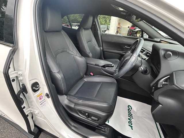 レクサス ＵＸ 250h バージョンL 大阪府 2019(平31)年 3.7万km ソニッククォーツ 純正10.3インチメモリーナビ/フルセグ/バックカメラ/ハンズフリーパワーバックドア/レクサスセーフティ/ブラインドスポットモニター/レーダークルーズコントロール/レーンキープアシスト/プリクラッシュセーフティ/ハイビームアシスト/黒本革シート/シートヒーター/ベンチレーション/パワーシート/3眼LEDオートヘッドライト/スマートキー/ETC2.0