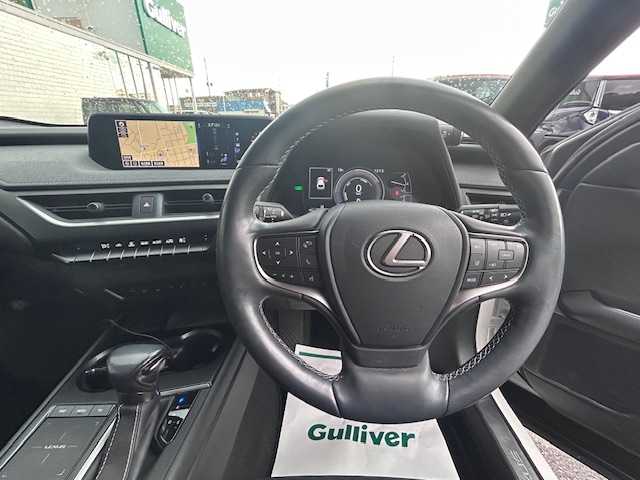 レクサス ＵＸ 250h バージョンL 大阪府 2019(平31)年 3.7万km ソニッククォーツ 純正10.3インチメモリーナビ/フルセグ/バックカメラ/ハンズフリーパワーバックドア/レクサスセーフティ/ブラインドスポットモニター/レーダークルーズコントロール/レーンキープアシスト/プリクラッシュセーフティ/ハイビームアシスト/黒本革シート/シートヒーター/ベンチレーション/パワーシート/3眼LEDオートヘッドライト/スマートキー/ETC2.0