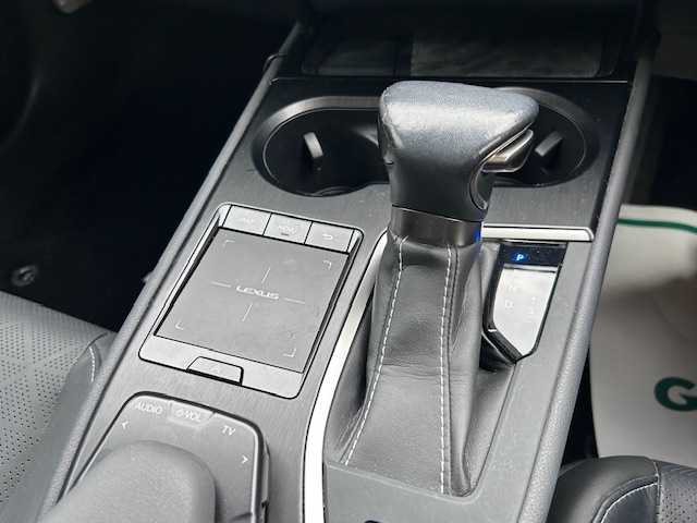 レクサス ＵＸ 250h バージョンL 大阪府 2019(平31)年 3.7万km ソニッククォーツ 純正10.3インチメモリーナビ/フルセグ/バックカメラ/ハンズフリーパワーバックドア/レクサスセーフティ/ブラインドスポットモニター/レーダークルーズコントロール/レーンキープアシスト/プリクラッシュセーフティ/ハイビームアシスト/黒本革シート/シートヒーター/ベンチレーション/パワーシート/3眼LEDオートヘッドライト/スマートキー/ETC2.0