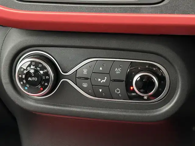 ルノー トゥインゴ インテンス 茨城県 2017(平29)年 1.9万km 赤 純正オ-ディオ /クル-ズコントロ-ル /ETC /USB /LEDフォグランプ /オートライト /バックソナー /純正15インチアルミホイール /シートリフター /オートエアコン /フロアマット /禁煙車