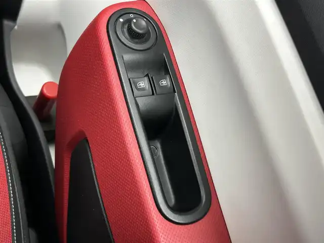 ルノー トゥインゴ インテンス 茨城県 2017(平29)年 1.9万km 赤 純正オ-ディオ /クル-ズコントロ-ル /ETC /USB /LEDフォグランプ /オートライト /バックソナー /純正15インチアルミホイール /シートリフター /オートエアコン /フロアマット /禁煙車