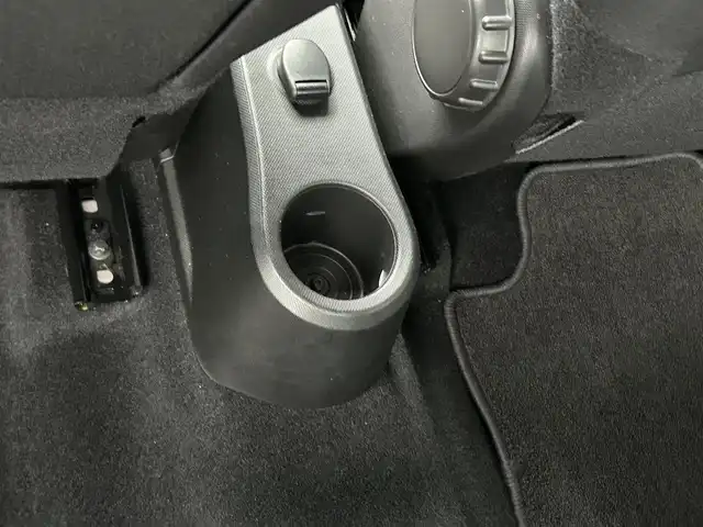 ルノー トゥインゴ インテンス 茨城県 2017(平29)年 1.9万km 赤 純正オ-ディオ /クル-ズコントロ-ル /ETC /USB /LEDフォグランプ /オートライト /バックソナー /純正15インチアルミホイール /シートリフター /オートエアコン /フロアマット /禁煙車