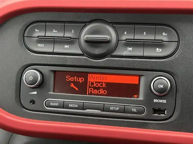 ルノー トゥインゴ インテンス 茨城県 2017(平29)年 1.9万km 赤 純正オ-ディオ /クル-ズコントロ-ル /ETC /USB /LEDフォグランプ /オートライト /バックソナー /純正15インチアルミホイール /シートリフター /オートエアコン /フロアマット /禁煙車