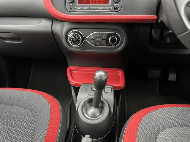 ルノー トゥインゴ インテンス 茨城県 2017(平29)年 1.9万km 赤 純正オ-ディオ /クル-ズコントロ-ル /ETC /USB /LEDフォグランプ /オートライト /バックソナー /純正15インチアルミホイール /シートリフター /オートエアコン /フロアマット /禁煙車