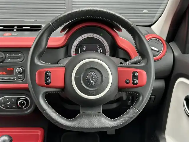 ルノー トゥインゴ インテンス 茨城県 2017(平29)年 1.9万km 赤 純正オ-ディオ /クル-ズコントロ-ル /ETC /USB /LEDフォグランプ /オートライト /バックソナー /純正15インチアルミホイール /シートリフター /オートエアコン /フロアマット /禁煙車