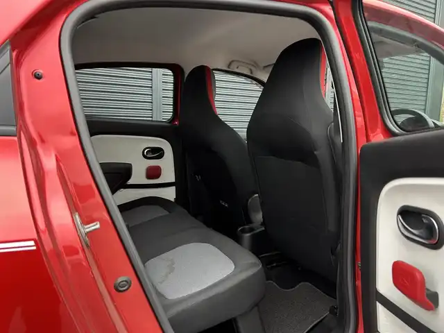 ルノー トゥインゴ インテンス 茨城県 2017(平29)年 1.9万km 赤 純正オ-ディオ /クル-ズコントロ-ル /ETC /USB /LEDフォグランプ /オートライト /バックソナー /純正15インチアルミホイール /シートリフター /オートエアコン /フロアマット /禁煙車