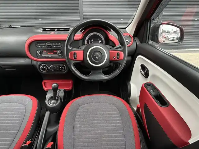 ルノー トゥインゴ インテンス 茨城県 2017(平29)年 1.9万km 赤 純正オ-ディオ /クル-ズコントロ-ル /ETC /USB /LEDフォグランプ /オートライト /バックソナー /純正15インチアルミホイール /シートリフター /オートエアコン /フロアマット /禁煙車