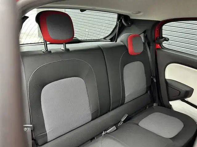 ルノー トゥインゴ インテンス 茨城県 2017(平29)年 1.9万km 赤 純正オ-ディオ /クル-ズコントロ-ル /ETC /USB /LEDフォグランプ /オートライト /バックソナー /純正15インチアルミホイール /シートリフター /オートエアコン /フロアマット /禁煙車