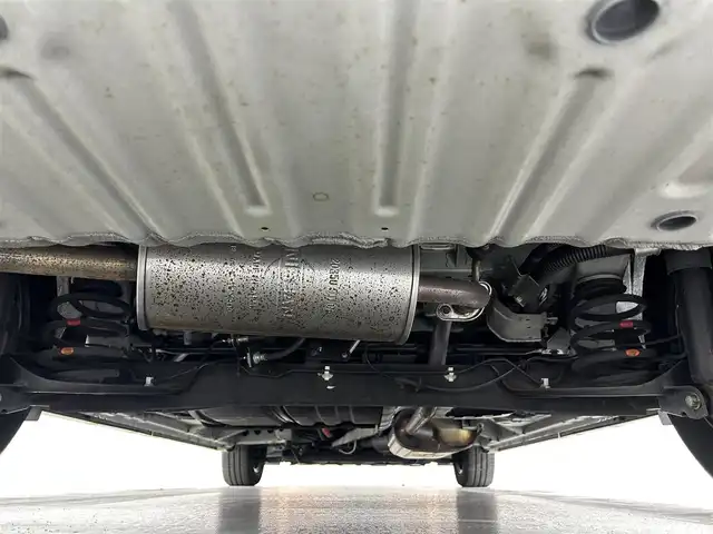 日産 セレナ e－パワー ハイウェイスター V 佐賀県 2018(平30)年 6.5万km ブリリアントホワイトパール 純正７インチナビ/（TV/CD/DVD/Bluetooth/AM/FM）/衝突軽減ブレーキ/全方位カメラ/コーナーセンサー/レーンキープアシスト/パーキングアシスト/両側パワースライドドア/ハンズフリーオートスライドドア/クルーズコントロール/純正１５アルミホイール/ＬＥＤヘッドライト/オートライト/純正フロアマット/ドアバイザー/ドライブレコーダー/標識検知機能/盗難防止装置/横滑り防止装置