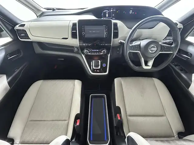 日産 セレナ e－パワー ハイウェイスター V 佐賀県 2018(平30)年 6.5万km ブリリアントホワイトパール 純正７インチナビ/（TV/CD/DVD/Bluetooth/AM/FM）/衝突軽減ブレーキ/全方位カメラ/コーナーセンサー/レーンキープアシスト/パーキングアシスト/両側パワースライドドア/ハンズフリーオートスライドドア/クルーズコントロール/純正１５アルミホイール/ＬＥＤヘッドライト/オートライト/純正フロアマット/ドアバイザー/ドライブレコーダー/標識検知機能/盗難防止装置/横滑り防止装置