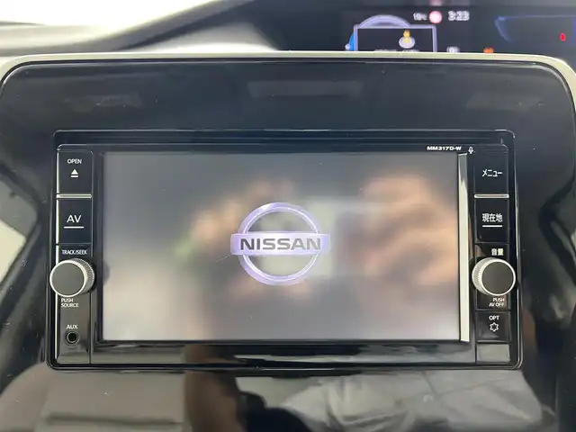 日産 セレナ e－パワー ハイウェイスター V 佐賀県 2018(平30)年 6.5万km ブリリアントホワイトパール 純正７インチナビ/（TV/CD/DVD/Bluetooth/AM/FM）/衝突軽減ブレーキ/全方位カメラ/コーナーセンサー/レーンキープアシスト/パーキングアシスト/両側パワースライドドア/ハンズフリーオートスライドドア/クルーズコントロール/純正１５アルミホイール/ＬＥＤヘッドライト/オートライト/純正フロアマット/ドアバイザー/ドライブレコーダー/標識検知機能/盗難防止装置/横滑り防止装置