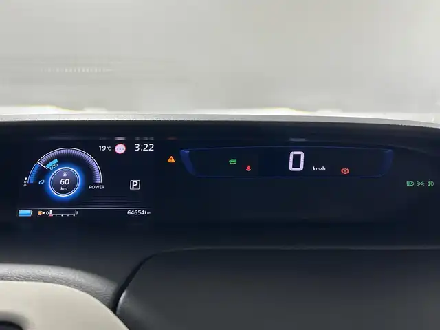 日産 セレナ e－パワー ハイウェイスター V 佐賀県 2018(平30)年 6.5万km ブリリアントホワイトパール 純正７インチナビ/（TV/CD/DVD/Bluetooth/AM/FM）/衝突軽減ブレーキ/全方位カメラ/コーナーセンサー/レーンキープアシスト/パーキングアシスト/両側パワースライドドア/ハンズフリーオートスライドドア/クルーズコントロール/純正１５アルミホイール/ＬＥＤヘッドライト/オートライト/純正フロアマット/ドアバイザー/ドライブレコーダー/標識検知機能/盗難防止装置/横滑り防止装置