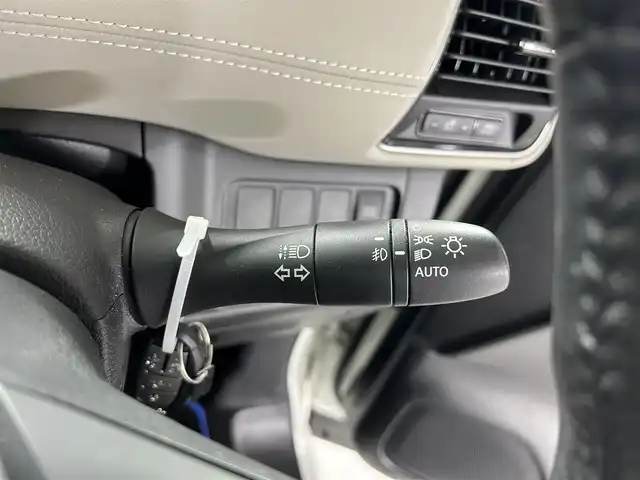 日産 セレナ e－パワー ハイウェイスター V 佐賀県 2018(平30)年 6.5万km ブリリアントホワイトパール 純正７インチナビ/（TV/CD/DVD/Bluetooth/AM/FM）/衝突軽減ブレーキ/全方位カメラ/コーナーセンサー/レーンキープアシスト/パーキングアシスト/両側パワースライドドア/ハンズフリーオートスライドドア/クルーズコントロール/純正１５アルミホイール/ＬＥＤヘッドライト/オートライト/純正フロアマット/ドアバイザー/ドライブレコーダー/標識検知機能/盗難防止装置/横滑り防止装置