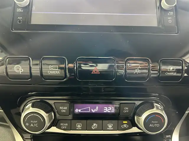 日産 セレナ e－パワー ハイウェイスター V 佐賀県 2018(平30)年 6.5万km ブリリアントホワイトパール 純正７インチナビ/（TV/CD/DVD/Bluetooth/AM/FM）/衝突軽減ブレーキ/全方位カメラ/コーナーセンサー/レーンキープアシスト/パーキングアシスト/両側パワースライドドア/ハンズフリーオートスライドドア/クルーズコントロール/純正１５アルミホイール/ＬＥＤヘッドライト/オートライト/純正フロアマット/ドアバイザー/ドライブレコーダー/標識検知機能/盗難防止装置/横滑り防止装置