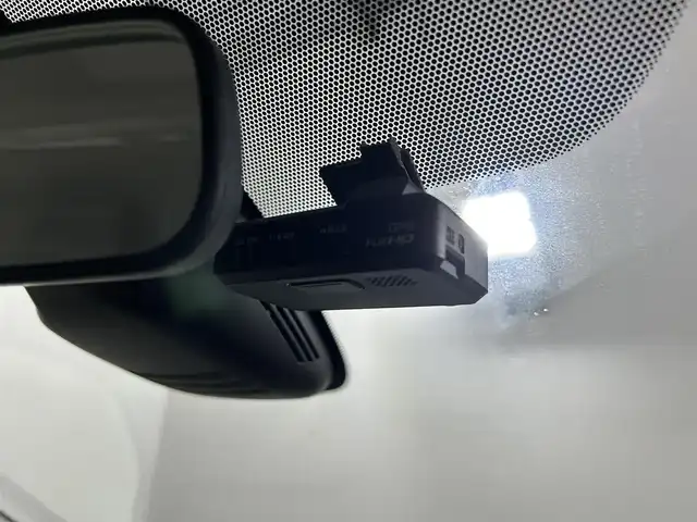 日産 セレナ e－パワー ハイウェイスター V 佐賀県 2018(平30)年 6.5万km ブリリアントホワイトパール 純正７インチナビ/（TV/CD/DVD/Bluetooth/AM/FM）/衝突軽減ブレーキ/全方位カメラ/コーナーセンサー/レーンキープアシスト/パーキングアシスト/両側パワースライドドア/ハンズフリーオートスライドドア/クルーズコントロール/純正１５アルミホイール/ＬＥＤヘッドライト/オートライト/純正フロアマット/ドアバイザー/ドライブレコーダー/標識検知機能/盗難防止装置/横滑り防止装置