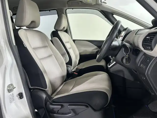 日産 セレナ e－パワー ハイウェイスター V 佐賀県 2018(平30)年 6.5万km ブリリアントホワイトパール 純正７インチナビ/（TV/CD/DVD/Bluetooth/AM/FM）/衝突軽減ブレーキ/全方位カメラ/コーナーセンサー/レーンキープアシスト/パーキングアシスト/両側パワースライドドア/ハンズフリーオートスライドドア/クルーズコントロール/純正１５アルミホイール/ＬＥＤヘッドライト/オートライト/純正フロアマット/ドアバイザー/ドライブレコーダー/標識検知機能/盗難防止装置/横滑り防止装置