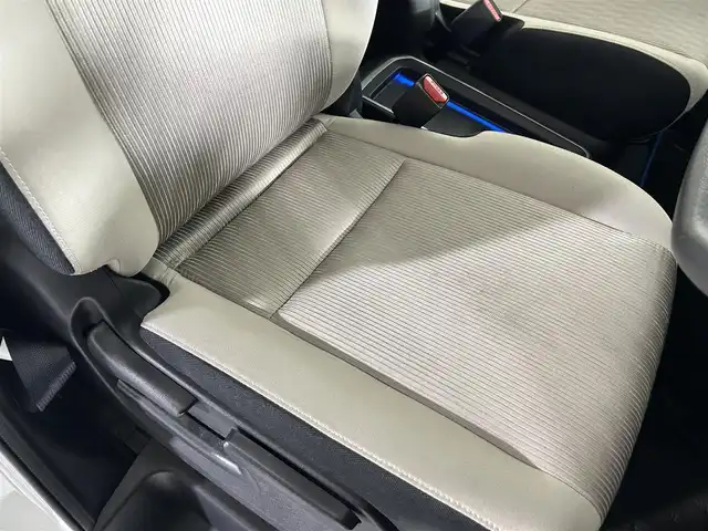 日産 セレナ e－パワー ハイウェイスター V 佐賀県 2018(平30)年 6.5万km ブリリアントホワイトパール 純正７インチナビ/（TV/CD/DVD/Bluetooth/AM/FM）/衝突軽減ブレーキ/全方位カメラ/コーナーセンサー/レーンキープアシスト/パーキングアシスト/両側パワースライドドア/ハンズフリーオートスライドドア/クルーズコントロール/純正１５アルミホイール/ＬＥＤヘッドライト/オートライト/純正フロアマット/ドアバイザー/ドライブレコーダー/標識検知機能/盗難防止装置/横滑り防止装置