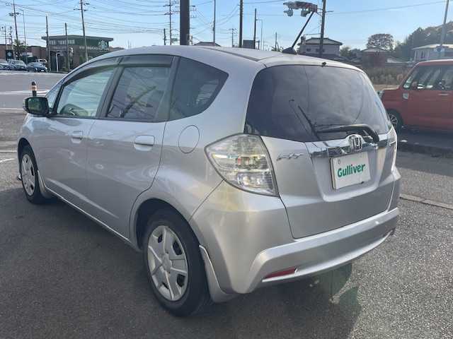 ホンダ フィット ハイブリット 神奈川県 2011(平23)年 4.3万km アラバスターシルバーメタリック クルーズコントロール/純正ナビ/（RCA/CD/DVD/AM/FM/ワンセグTV）/バックカメラ/ECONシステム/ハロゲンヘッドライト/ヘッドライトレベライザー/電動格納ミラー/二列目フルフラットシート/純正フロアマット