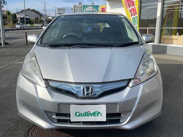 ホンダ フィット ハイブリット 神奈川県 2011(平23)年 4.3万km アラバスターシルバーメタリック クルーズコントロール/純正ナビ/（RCA/CD/DVD/AM/FM/ワンセグTV）/バックカメラ/ECONシステム/ハロゲンヘッドライト/ヘッドライトレベライザー/電動格納ミラー/二列目フルフラットシート/純正フロアマット
