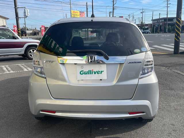 ホンダ フィット ハイブリット 神奈川県 2011(平23)年 4.3万km アラバスターシルバーメタリック クルーズコントロール/純正ナビ/（RCA/CD/DVD/AM/FM/ワンセグTV）/バックカメラ/ECONシステム/ハロゲンヘッドライト/ヘッドライトレベライザー/電動格納ミラー/二列目フルフラットシート/純正フロアマット