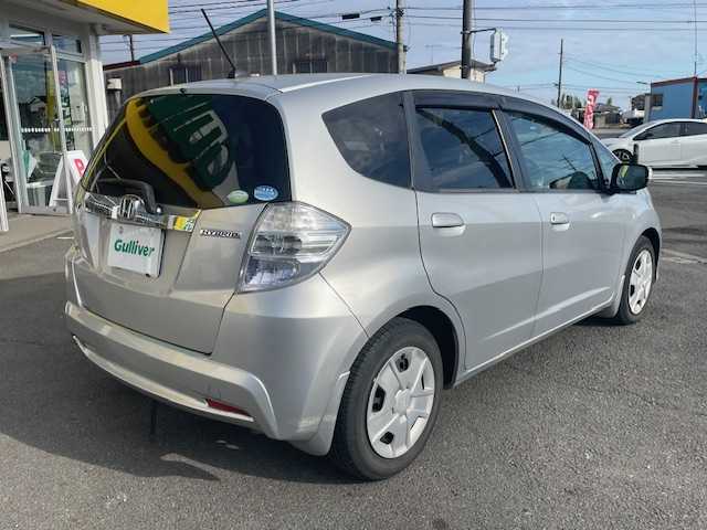 ホンダ フィット ハイブリット 神奈川県 2011(平23)年 4.3万km アラバスターシルバーメタリック クルーズコントロール/純正ナビ/（RCA/CD/DVD/AM/FM/ワンセグTV）/バックカメラ/ECONシステム/ハロゲンヘッドライト/ヘッドライトレベライザー/電動格納ミラー/二列目フルフラットシート/純正フロアマット