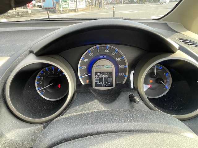 ホンダ フィット ハイブリット 神奈川県 2011(平23)年 4.3万km アラバスターシルバーメタリック クルーズコントロール/純正ナビ/（RCA/CD/DVD/AM/FM/ワンセグTV）/バックカメラ/ECONシステム/ハロゲンヘッドライト/ヘッドライトレベライザー/電動格納ミラー/二列目フルフラットシート/純正フロアマット