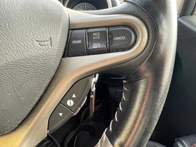 ホンダ フィット ハイブリット 神奈川県 2011(平23)年 4.3万km アラバスターシルバーメタリック クルーズコントロール/純正ナビ/（RCA/CD/DVD/AM/FM/ワンセグTV）/バックカメラ/ECONシステム/ハロゲンヘッドライト/ヘッドライトレベライザー/電動格納ミラー/二列目フルフラットシート/純正フロアマット