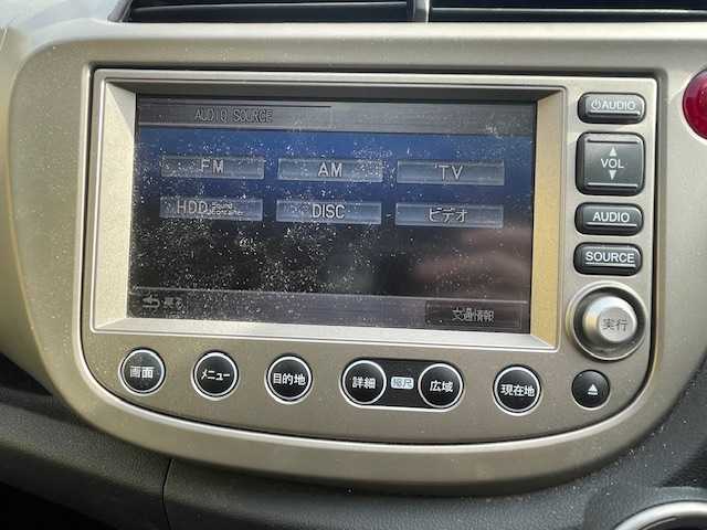 ホンダ フィット ハイブリット 神奈川県 2011(平23)年 4.3万km アラバスターシルバーメタリック クルーズコントロール/純正ナビ/（RCA/CD/DVD/AM/FM/ワンセグTV）/バックカメラ/ECONシステム/ハロゲンヘッドライト/ヘッドライトレベライザー/電動格納ミラー/二列目フルフラットシート/純正フロアマット