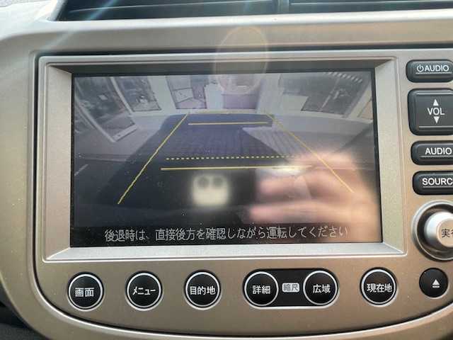 ホンダ フィット ハイブリット 神奈川県 2011(平23)年 4.3万km アラバスターシルバーメタリック クルーズコントロール/純正ナビ/（RCA/CD/DVD/AM/FM/ワンセグTV）/バックカメラ/ECONシステム/ハロゲンヘッドライト/ヘッドライトレベライザー/電動格納ミラー/二列目フルフラットシート/純正フロアマット