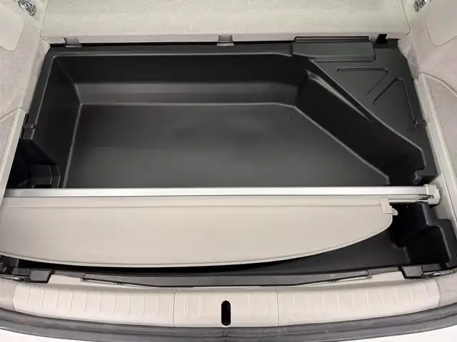 トヨタ プリウス S 三重県 2015(平27)年 2.8万km ホワイトパールクリスタルシャイン ハイブリッド/FF/インパネCVT/純正 7インチナビ NSZT-W64/（AM/FM/CD/DVD/SDREC/SD/TV/Bluetooth/DS）/バックカメラ/ドライブレコーダー 前後/ビルトイン ETC/安全/・車両接近通報装置/・電子制動力配分機能付ABS/・SRS サイド＆カーテンシールドエアバッグシステム/など/装備/・オートライト/・HIDヘッドライト/・オートエアコン/・マルチインフォメーションディスプレイ/・プッシュスタート/・電動格納ドアミラー/・パワーウインドウ/・パワーステアリング/・カバー付 純正15inAW/・スマートキーx2/・取/ナビ取/など