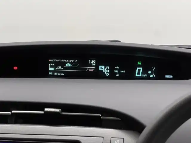 トヨタ プリウス S 三重県 2015(平27)年 2.8万km ホワイトパールクリスタルシャイン ハイブリッド/FF/インパネCVT/純正 7インチナビ NSZT-W64/（AM/FM/CD/DVD/SDREC/SD/TV/Bluetooth/DS）/バックカメラ/ドライブレコーダー 前後/ビルトイン ETC/安全/・車両接近通報装置/・電子制動力配分機能付ABS/・SRS サイド＆カーテンシールドエアバッグシステム/など/装備/・オートライト/・HIDヘッドライト/・オートエアコン/・マルチインフォメーションディスプレイ/・プッシュスタート/・電動格納ドアミラー/・パワーウインドウ/・パワーステアリング/・カバー付 純正15inAW/・スマートキーx2/・取/ナビ取/など