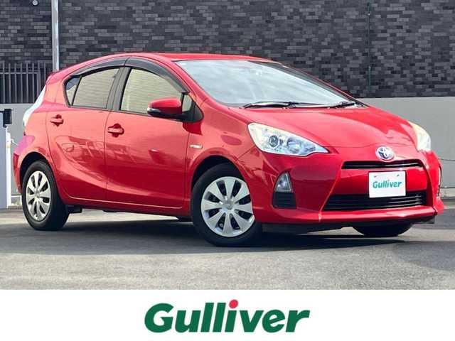 トヨタ アクア S 静岡県 2012(平24)年 7.1万km スーパーレッドⅤ エンジンスタートボタン/パワーステアリング/パワーウィンドウ/取扱説明書/アイドリングストップ/スマートキー/スペアキー1本/オートエアコン/純正ＥＴＣ/純正ナビ（CD/DVD/BT/フルセグ）/ドライブレコーダー前後/純正フロアマット/布シート/ABS/横滑り防止装置/オートライト/ハロゲン/Wエアバッグ