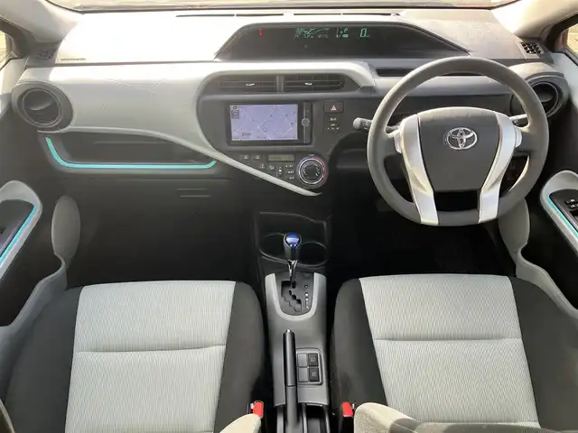 トヨタ アクア S 静岡県 2012(平24)年 7.1万km スーパーレッドⅤ エンジンスタートボタン/パワーステアリング/パワーウィンドウ/取扱説明書/アイドリングストップ/スマートキー/スペアキー1本/オートエアコン/純正ＥＴＣ/純正ナビ（CD/DVD/BT/フルセグ）/ドライブレコーダー前後/純正フロアマット/布シート/ABS/横滑り防止装置/オートライト/ハロゲン/Wエアバッグ