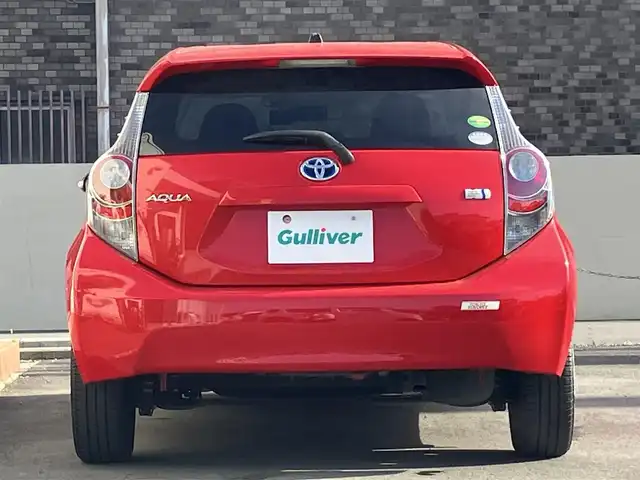 トヨタ アクア S 静岡県 2012(平24)年 7.1万km スーパーレッドⅤ エンジンスタートボタン/パワーステアリング/パワーウィンドウ/取扱説明書/アイドリングストップ/スマートキー/スペアキー1本/オートエアコン/純正ＥＴＣ/純正ナビ（CD/DVD/BT/フルセグ）/ドライブレコーダー前後/純正フロアマット/布シート/ABS/横滑り防止装置/オートライト/ハロゲン/Wエアバッグ