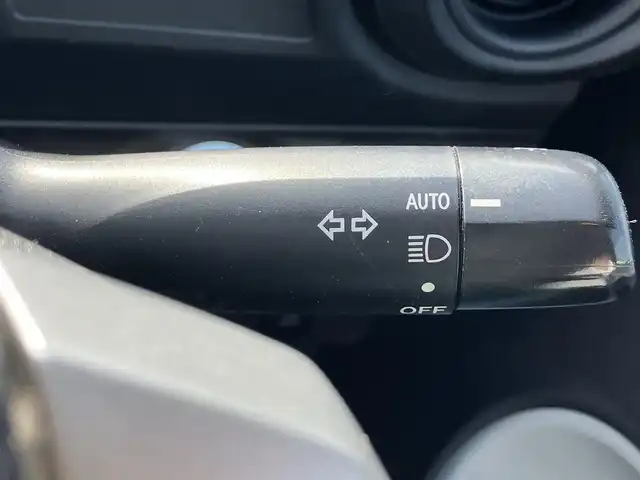 トヨタ アクア S 静岡県 2012(平24)年 7.1万km スーパーレッドⅤ エンジンスタートボタン/パワーステアリング/パワーウィンドウ/取扱説明書/アイドリングストップ/スマートキー/スペアキー1本/オートエアコン/純正ＥＴＣ/純正ナビ（CD/DVD/BT/フルセグ）/ドライブレコーダー前後/純正フロアマット/布シート/ABS/横滑り防止装置/オートライト/ハロゲン/Wエアバッグ